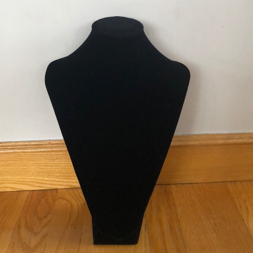 Necklace display
